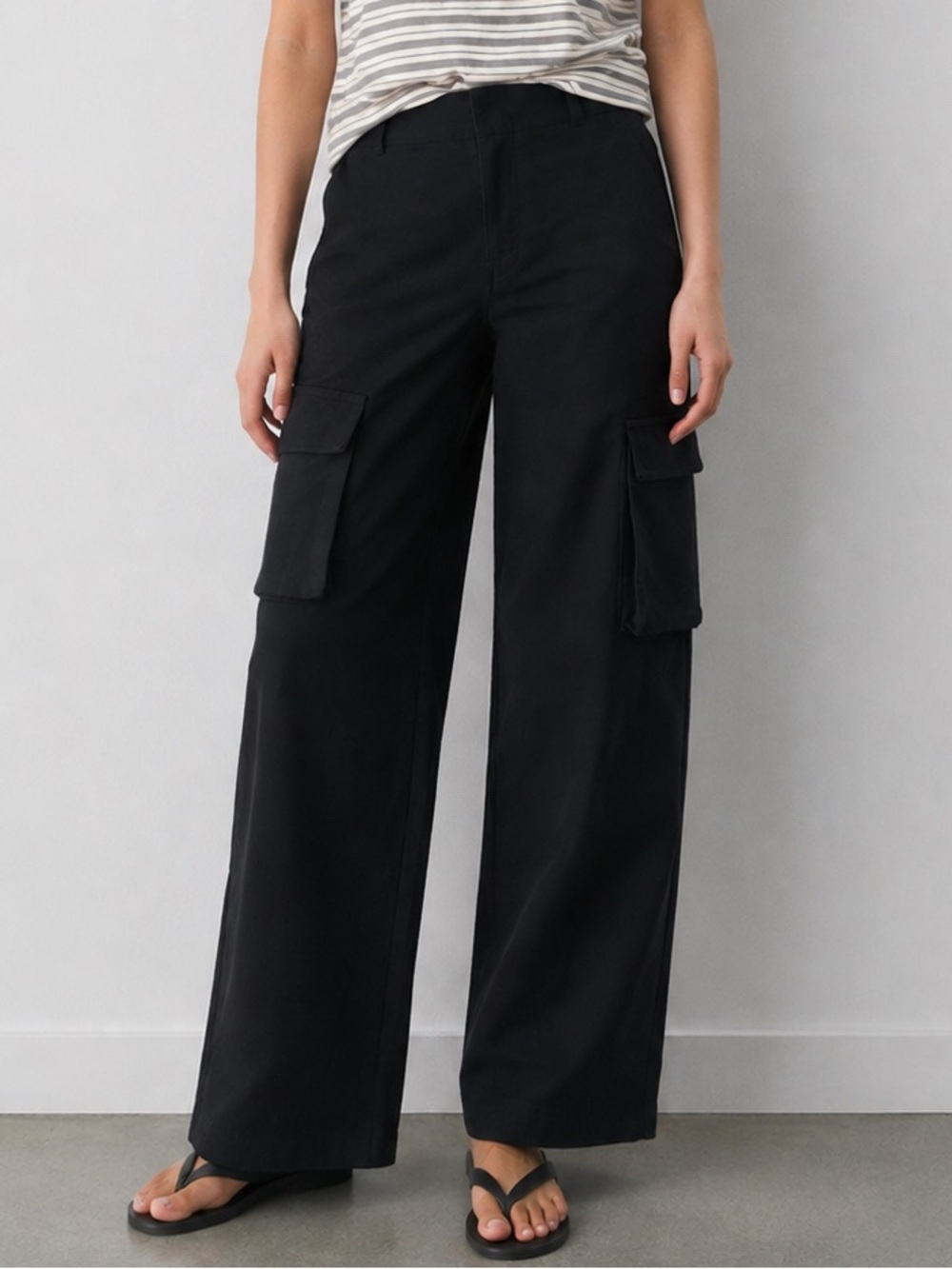 TNA Picture Cargo Pant in Black (Size 4)